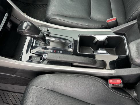 Used 2017 Honda Accord Touring image 36