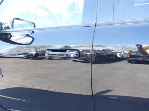 Used 2023 RAM 1500 Classic SLT w/ Electronics Convenience Group AWD/4WD image 15