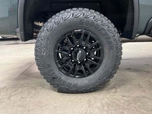New 2026 Chevrolet Silverado 2500 ZR2 w/ LPO, Dark Essentials Package AWD/4WD image 9