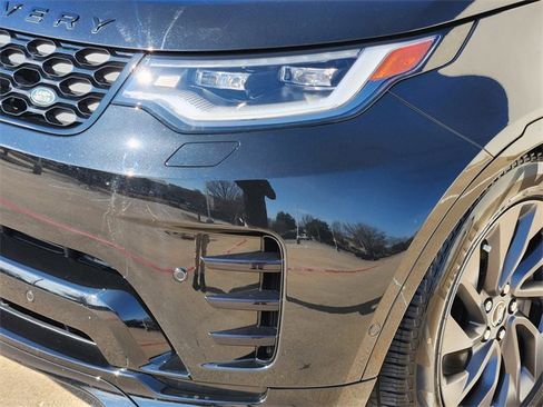 Used 2024 Land Rover Discovery Dynamic SE image 8
