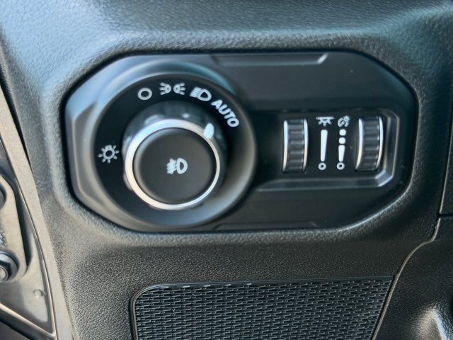 Used 2019 Jeep Wrangler Unlimited Sport S AWD/4WD image 32
