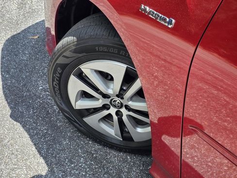Used 2018 Toyota Prius Two w/ Prius Two Safety Plus Package FWD image 29