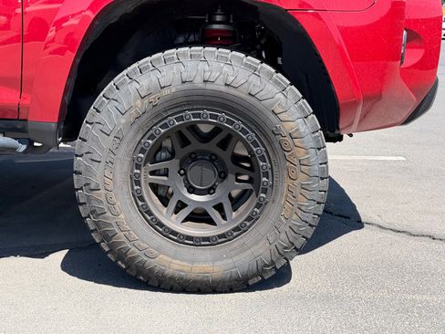 Used 2018 Toyota 4Runner TRD Off-Road Premium AWD/4WD image 6