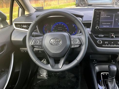 Used 2022 Toyota Corolla LE image 5