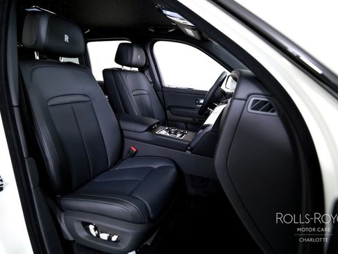 Used 2026 Rolls-Royce Cullinan AWD/4WD image 36