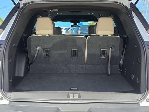 Used 2023 Chevrolet Traverse LS FWD image 6