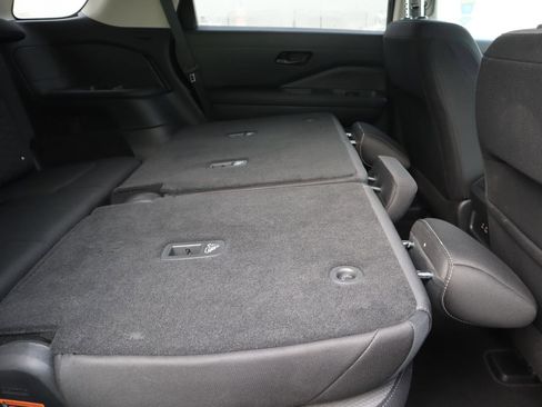 Used 2025 Nissan Pathfinder S image 46