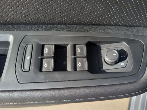 New 2025 Volkswagen Atlas SE image 13