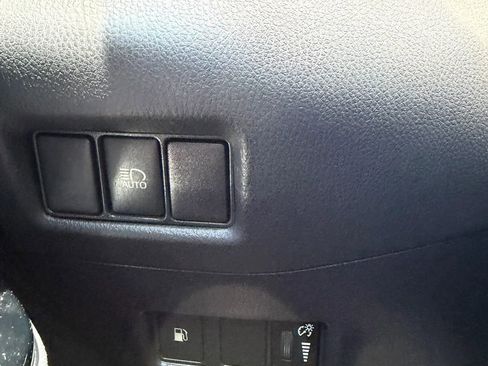 Used 2020 Toyota C-HR XLE FWD image 21