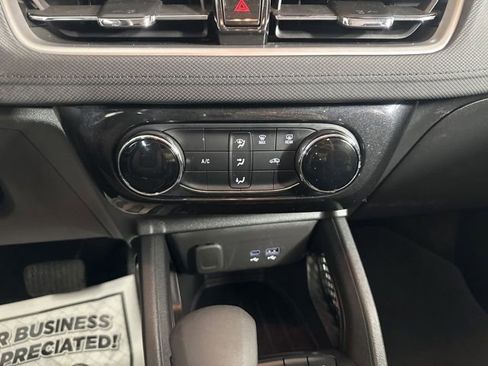 Used 2025 Chevrolet TrailBlazer LT AWD/4WD image 19