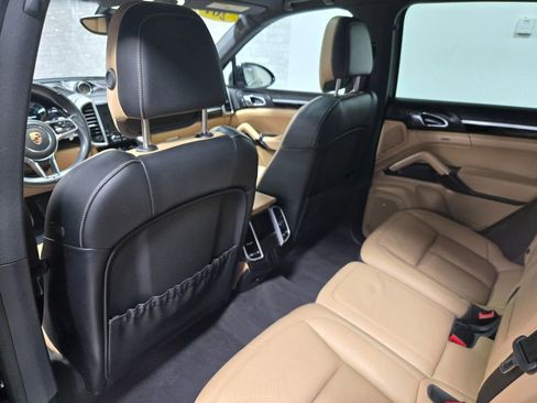 Used 2018 Porsche Cayenne Base image 34