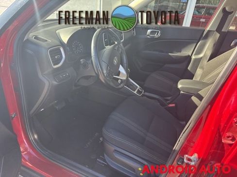 Used 2022 Hyundai Venue SEL image 6