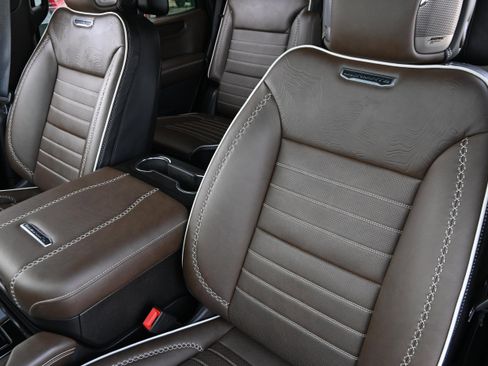 Used 2025 GMC Yukon Denali Ultimate image 9