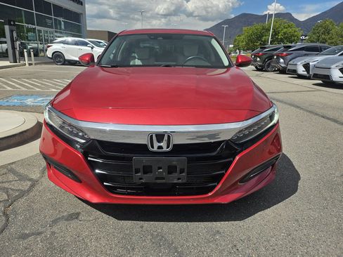Used 2018 Honda Accord Touring image 2