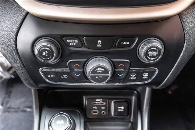 Used 2017 Jeep Cherokee Limited AWD/4WD image 17
