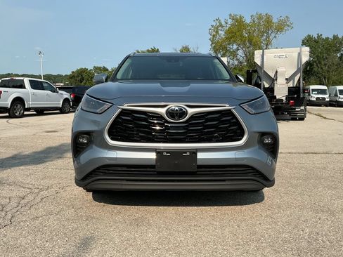 Used 2023 Toyota Highlander XLE FWD image 8