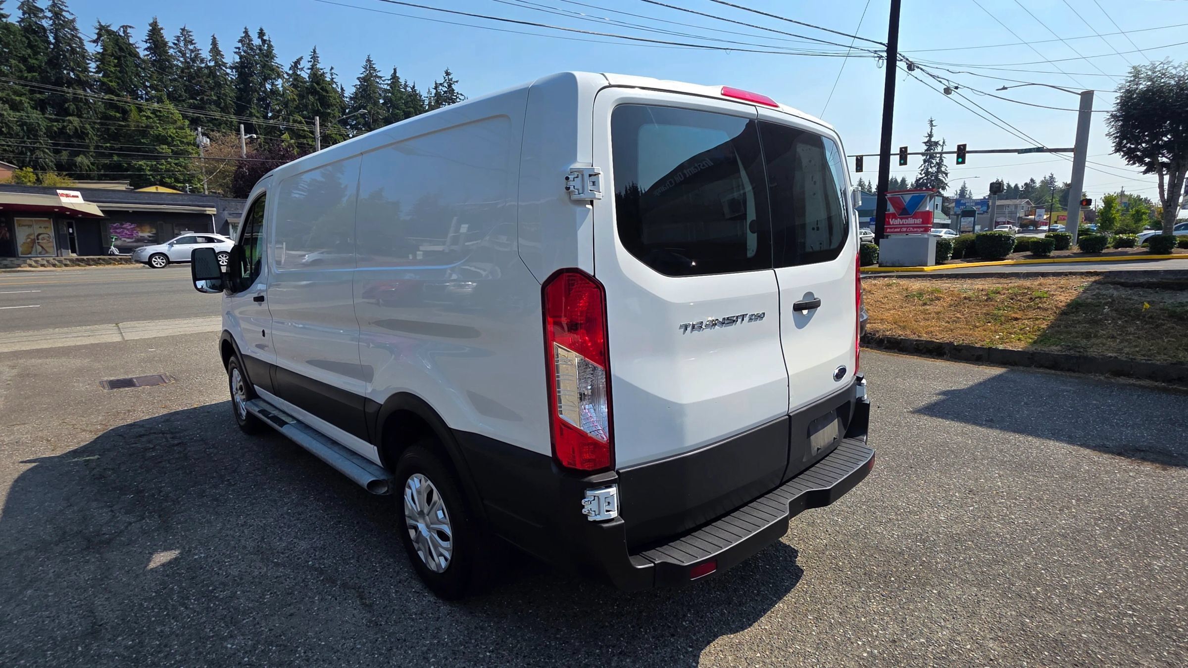 Used 2015 Ford Transit 250 130 Low Roof w/ Exterior Upgrade Package RWD image 8
