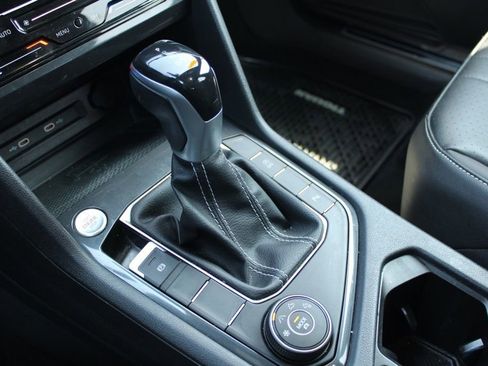 Used 2022 Volkswagen Tiguan SE R-Line image 45