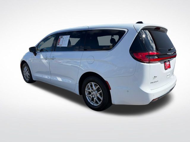Used 2025 Chrysler Pacifica Select FWD image 4
