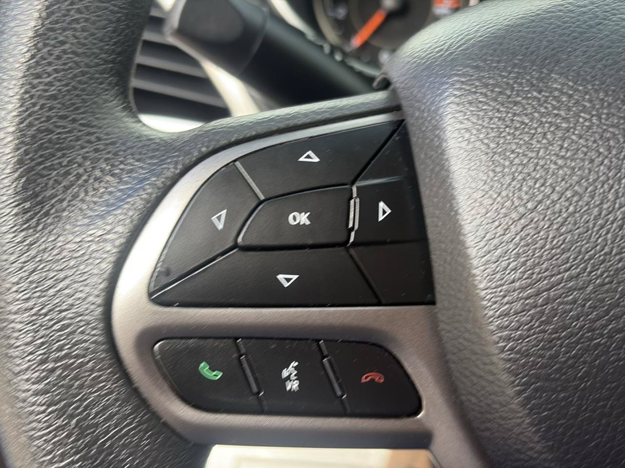 Used 2020 Jeep Cherokee Latitude FWD image 17