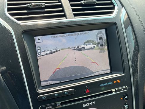Used 2017 Ford Explorer Platinum AWD/4WD image 26