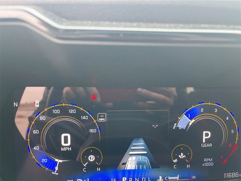 Used 2024 Chevrolet Colorado Z71 w/ Z71 Convenience Package 2 image 12