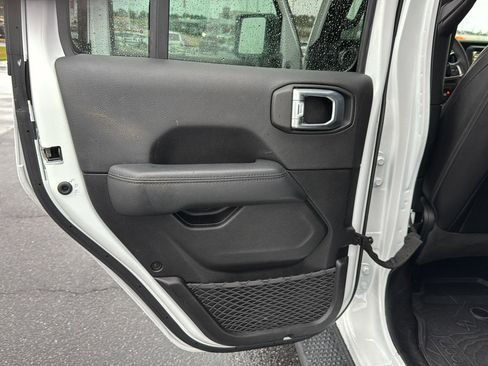 Used 2023 Jeep Wrangler Unlimited Sahara image 15