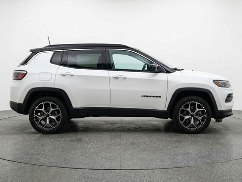 Used 2025 Jeep Compass Limited image 11