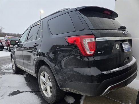 Used 2017 Ford Explorer XLT w/ Equipment Group 202A image 3