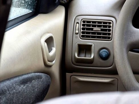 Used 2000 Toyota Corolla CE image 16