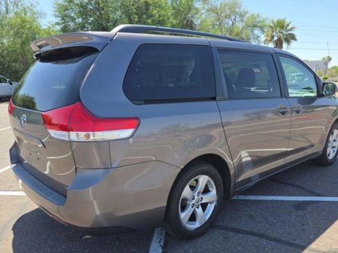 Used 2014 Toyota Sienna LE FWD image 5