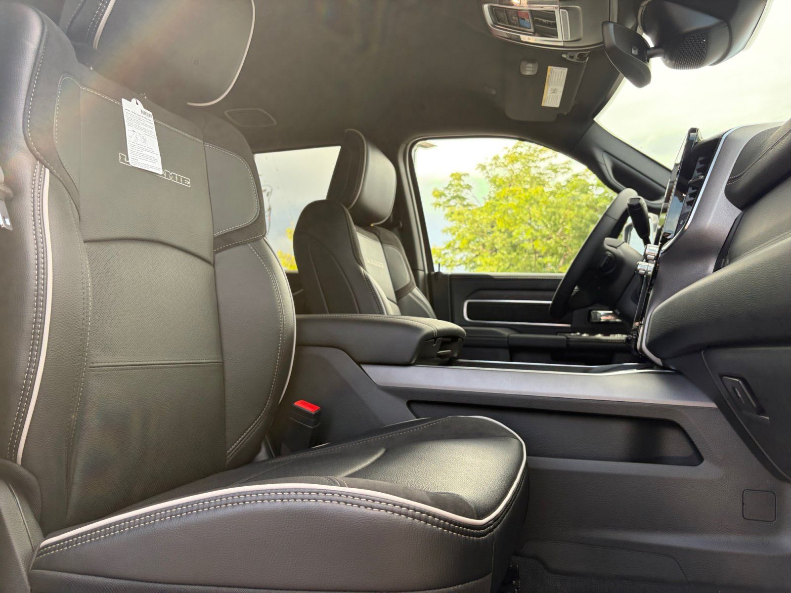 New 2026 RAM 3500 Laramie AWD/4WD image 31