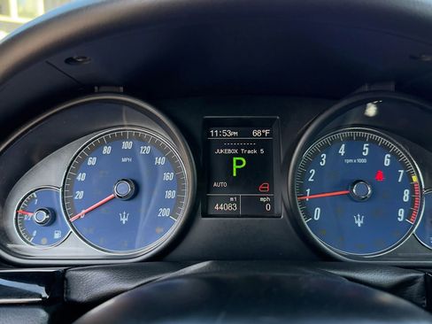 Used 2014 Maserati GranTurismo Sport image 17