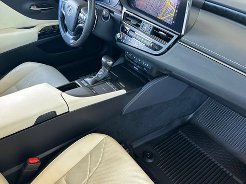 Used 2022 Lexus ES 300h w/ Accessory Package 2 FWD image 12