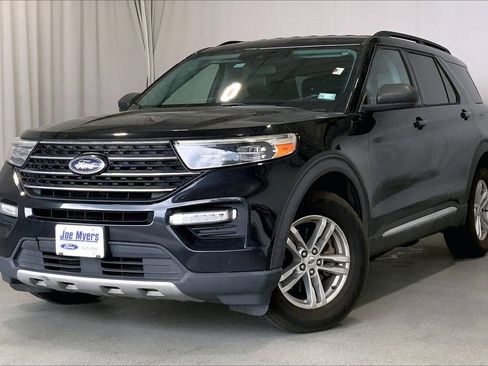 Used 2021 Ford Explorer XLT w/ Equipment Group 202A RWD image 2