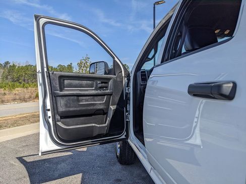 Used 2022 RAM 2500 Tradesman w/ Chrome Appearance Group image 46