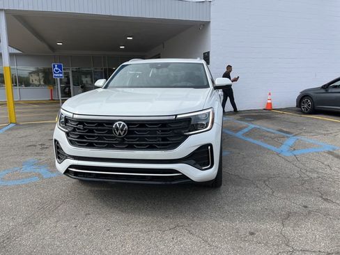 New 2026 Volkswagen Atlas Cross Sport SEL Premium R-Line AWD/4WD image 2