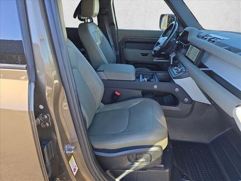 Used 2023 Land Rover Defender 110 S image 10