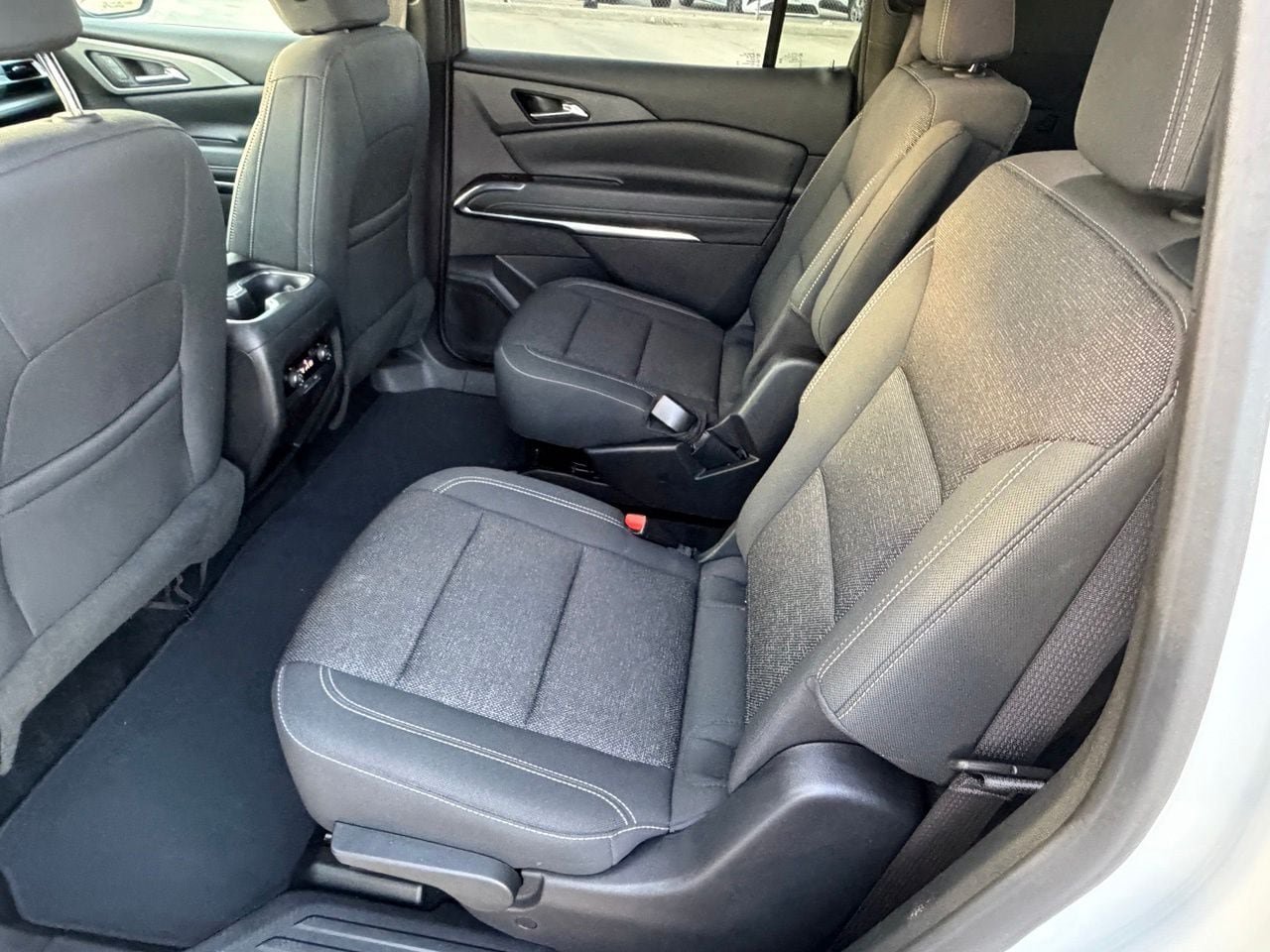 Used 2025 Chevrolet Traverse LT FWD image 33