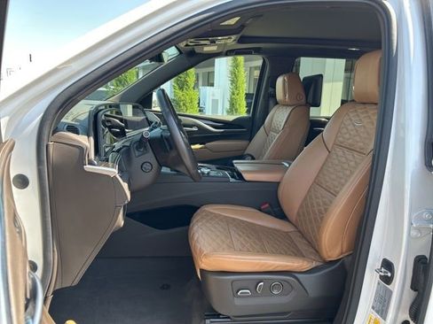 Used 2021 Cadillac Escalade Premium Luxury w/ LPO, Illumination Package AWD/4WD image 12