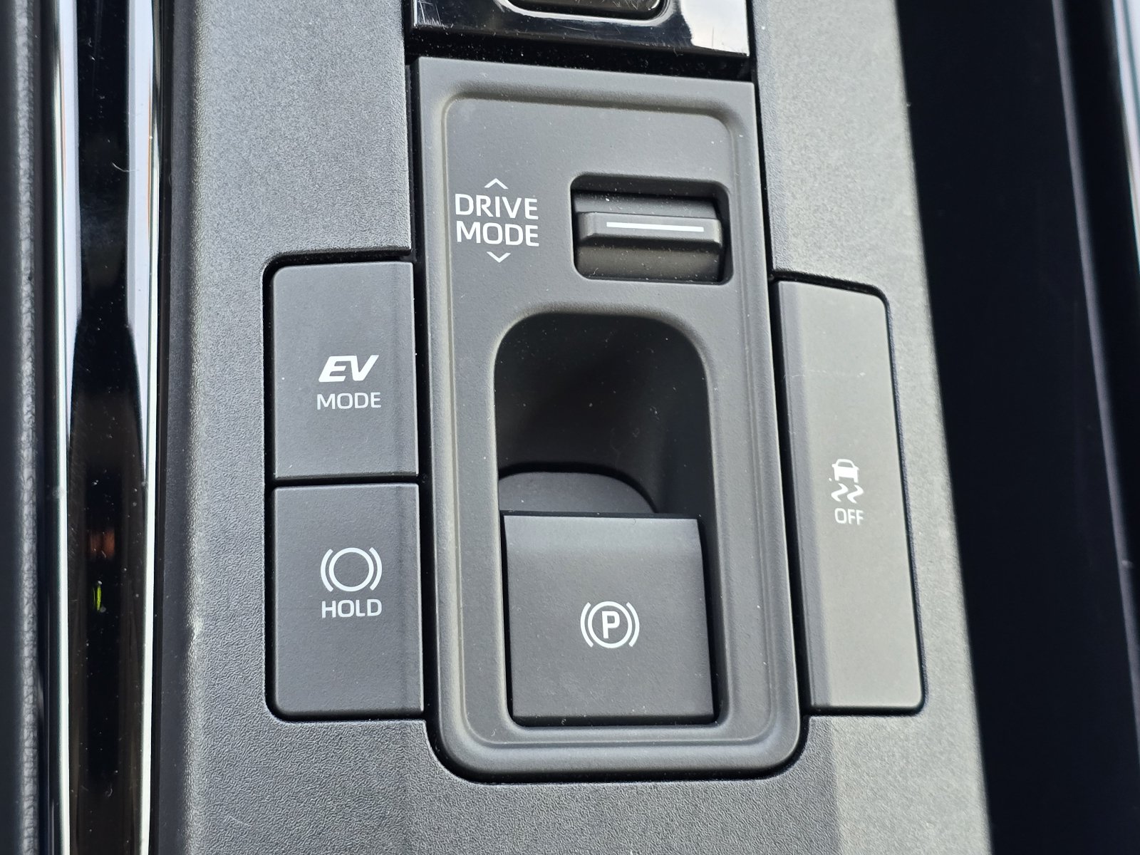 Used 2025 Toyota Prius LE FWD image 21