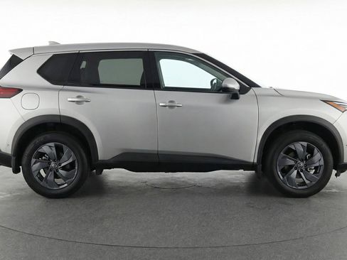 Used 2025 Nissan Rogue SV FWD image 11