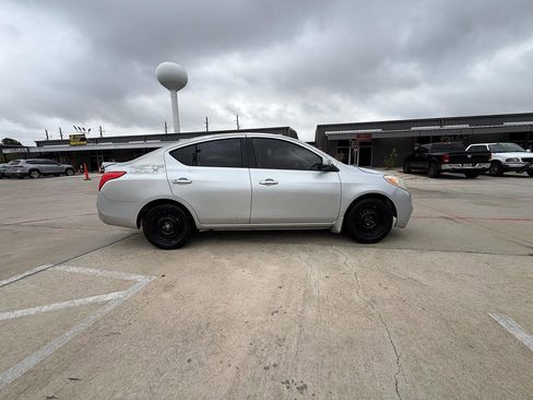Used 2014 Nissan Versa SV image 6