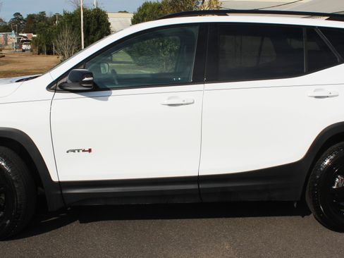 Used 2024 GMC Terrain AT4 image 2