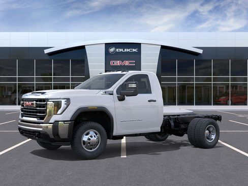 New 2026 GMC Sierra 3500 Pro image 2
