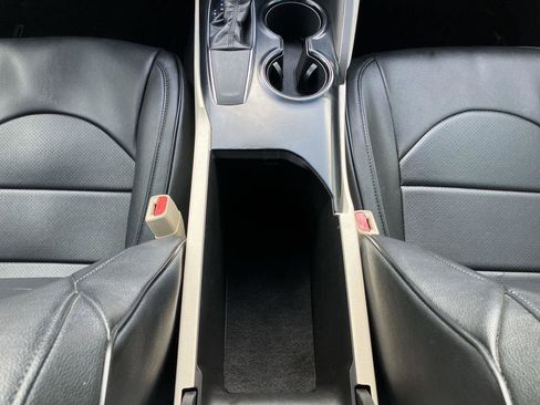 Used 2018 Toyota Camry LE image 17
