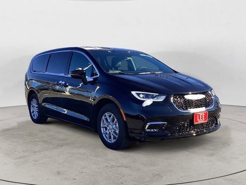 New 2026 Chrysler Pacifica Select image 8
