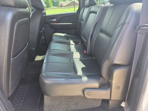 Used 2011 Chevrolet Silverado 1500 LTZ w/ LTZ White Diamond Edition AWD/4WD image 11