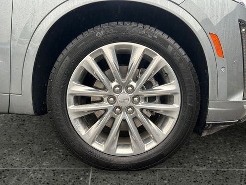 Used 2024 Cadillac XT6 Premium Luxury w/ Technology Package image 9