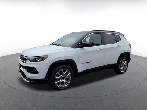 Used 2025 Jeep Compass Limited AWD/4WD image 8
